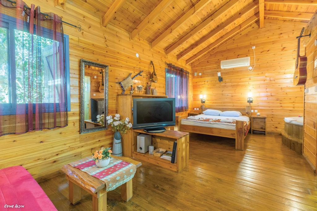 Musical Garden Cabins Мошав-Рамот Экстерьер фото
